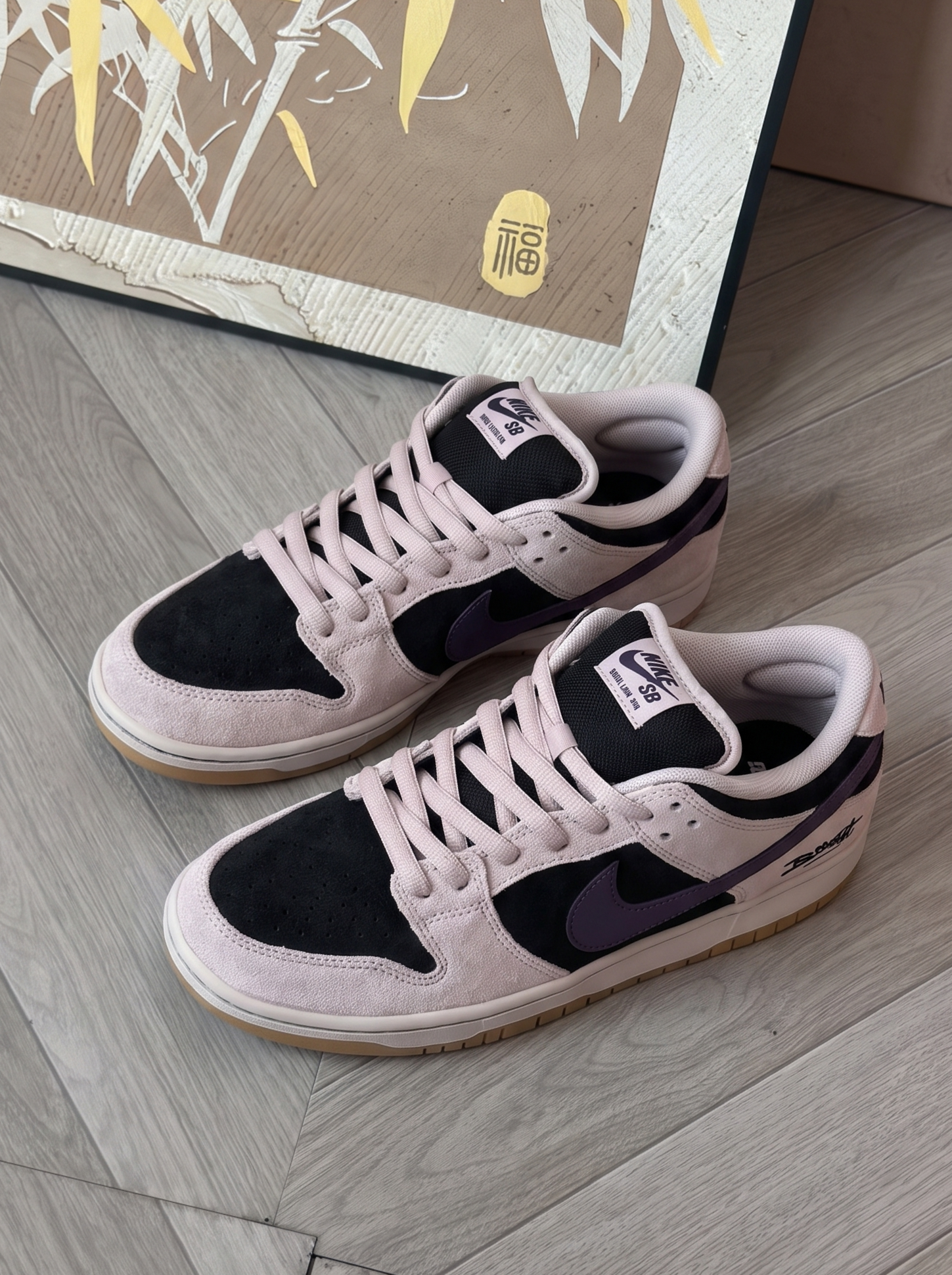 解构重塑,叛逆涂鸦|Nike SB Dunk Low 黑紫粉灰拼接滑板鞋